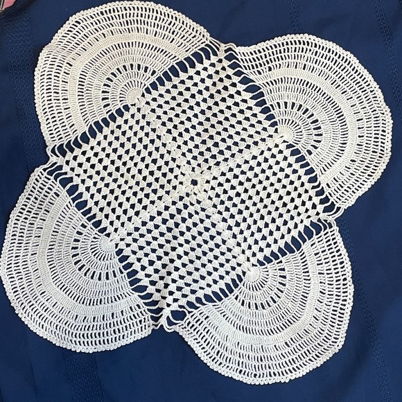 🌻VTG 19" Hand Made Rainbow/Diamond Crochet/Lace/Lacey/Doily Dresser Scarf - Picture 1 of 4